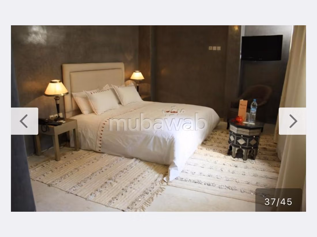 رياض رائع للبيع ب رياض الزيتون. 15 قطع. صالة أصيلة ، طبق الأقمار الصناعية.