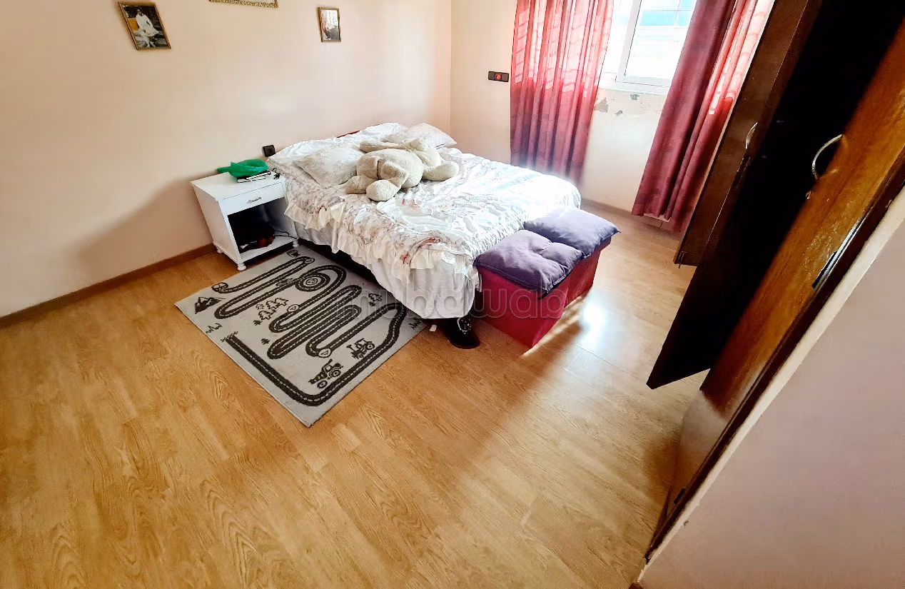 High quality house for sale. 4 comfortable rooms. Green area, Balcony