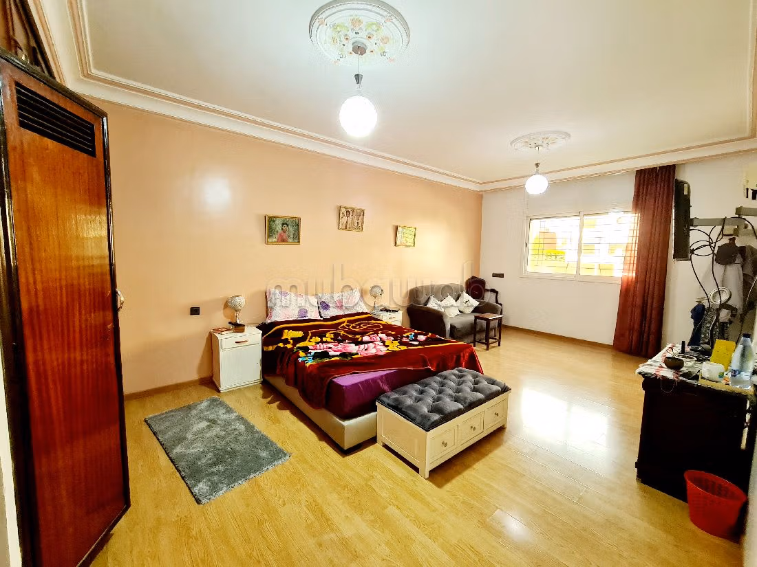 High quality house for sale. 4 comfortable rooms. Green area, Balcony