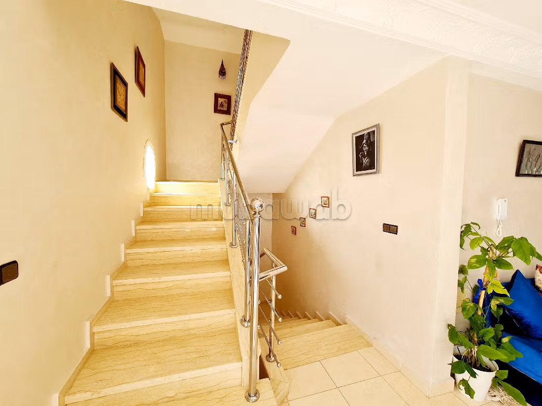 High quality house for sale. 4 comfortable rooms. Green area, Balcony