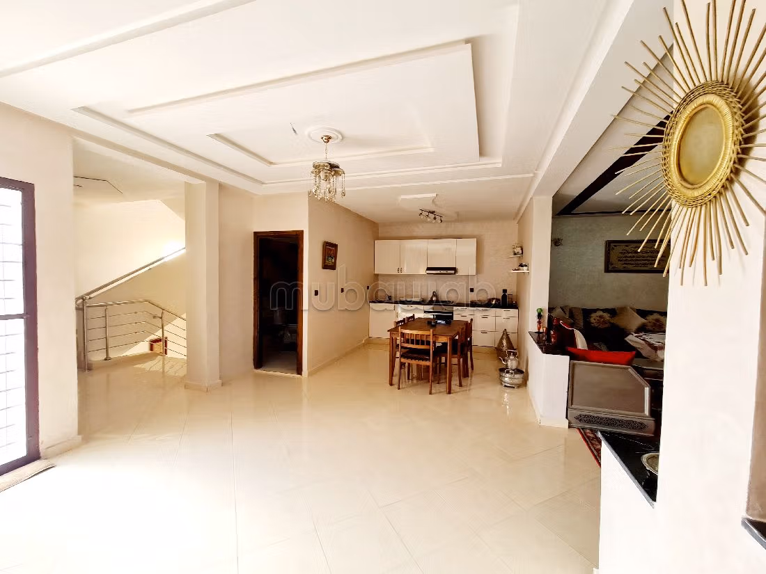 High quality house for sale. 4 comfortable rooms. Green area, Balcony