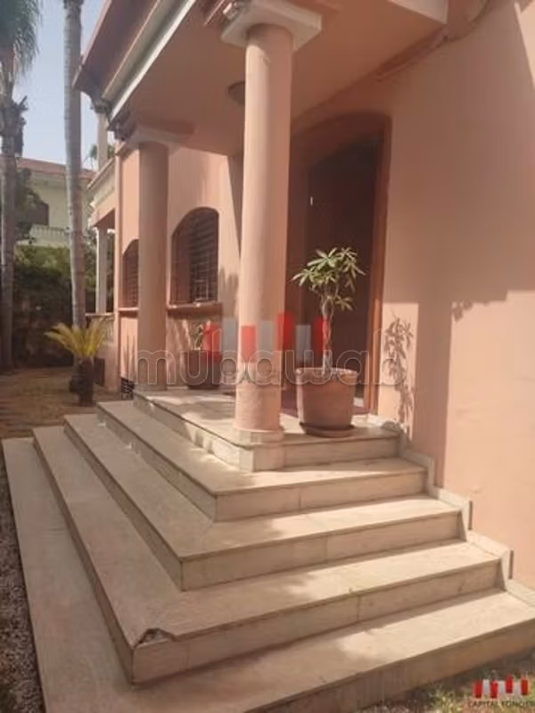 Villa a usage professionnel de 500 m de surface utile a la location quartier la colline sidi maarouf