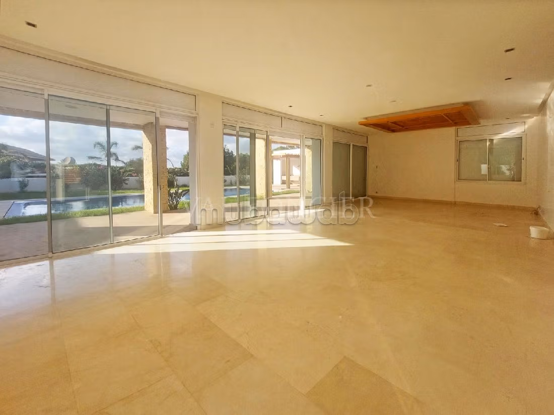 Se vende villa de lujo en Bouskoura Ville. 5 dormitorios. Chimenea, piscina