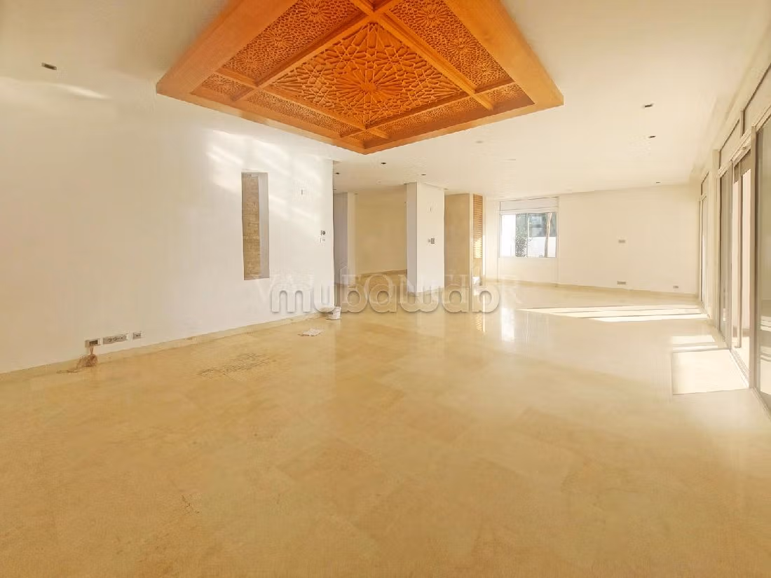 Se vende villa de lujo en Bouskoura Ville. 5 dormitorios. Chimenea, piscina