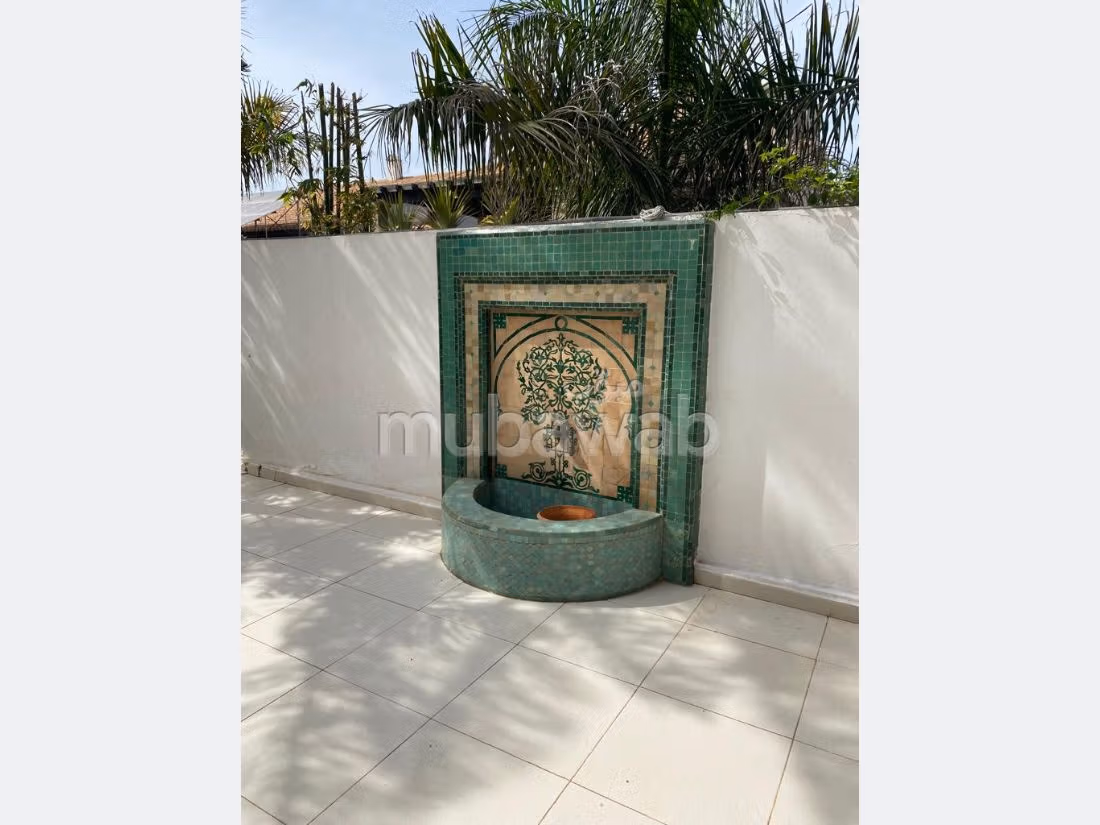 Villa's en luxe woningen om te kopen. 10 Ruimtes. Satellietschotel en beveiligingssysteem. 