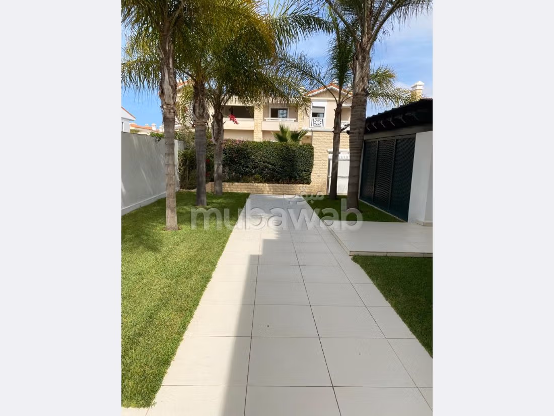 Villa's en luxe woningen om te kopen. 10 Ruimtes. Satellietschotel en beveiligingssysteem. 