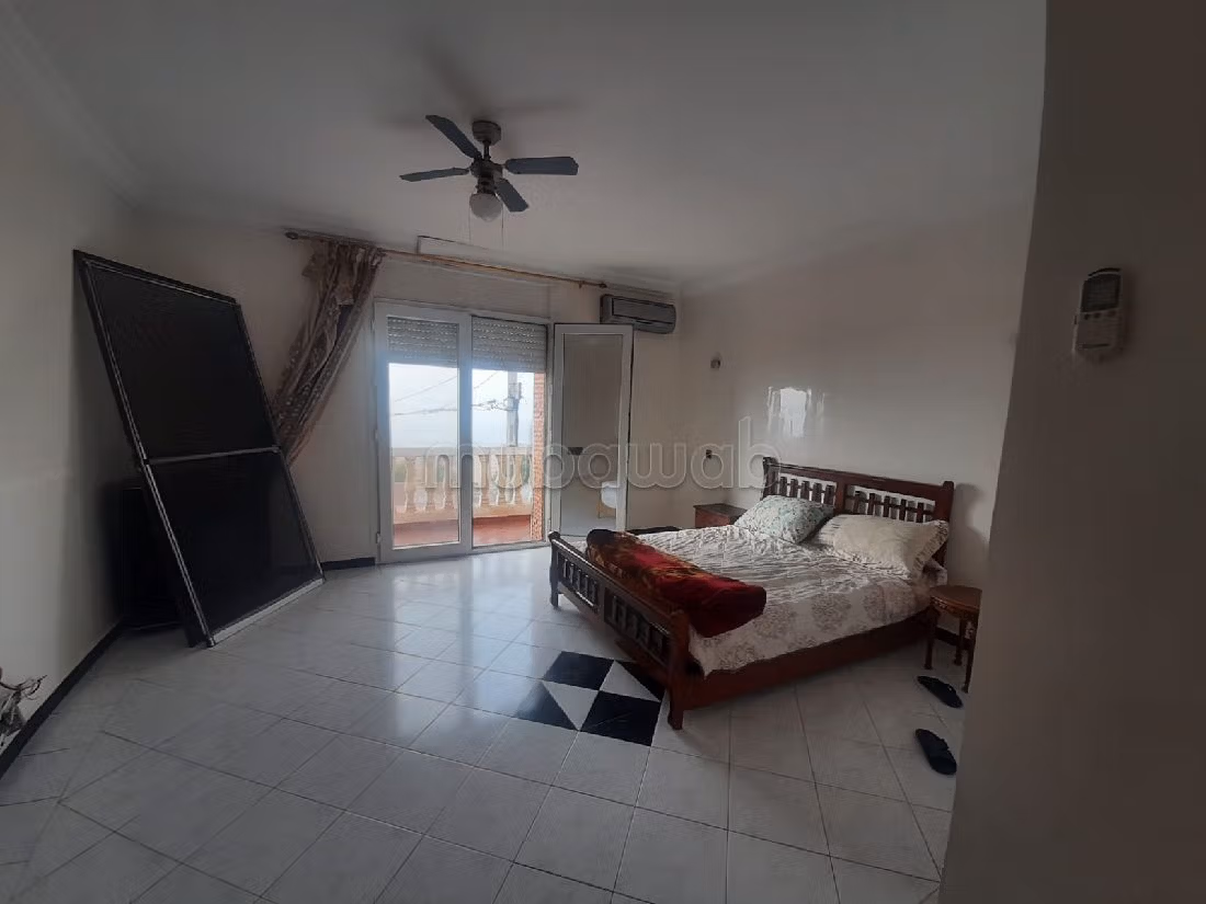 Vends villa 3 niveaux face mer quartier résidentiel