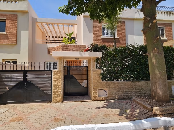 Magnífica villa en venta en Californie. Gran superficie 201 m². Jardín y terraza.