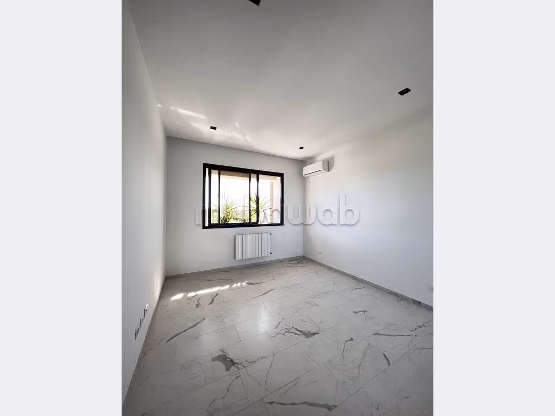 Very nice apartment for rent in Les Jardins de Carthage. Area 1 m². General satellite dish system, On site security. 