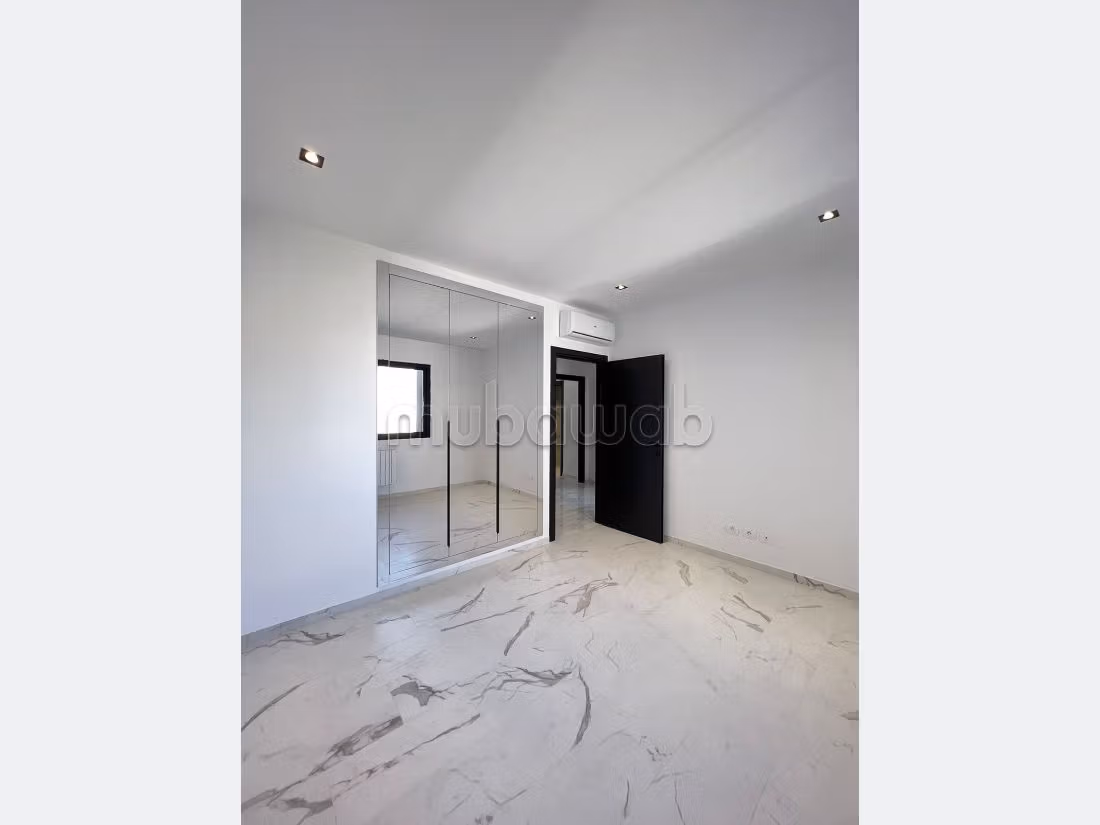 Very nice apartment for rent in Les Jardins de Carthage. Area 1 m². General satellite dish system, On site security. 
