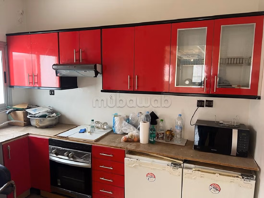 Se vende casa. 16 dormitorios. Armarios.