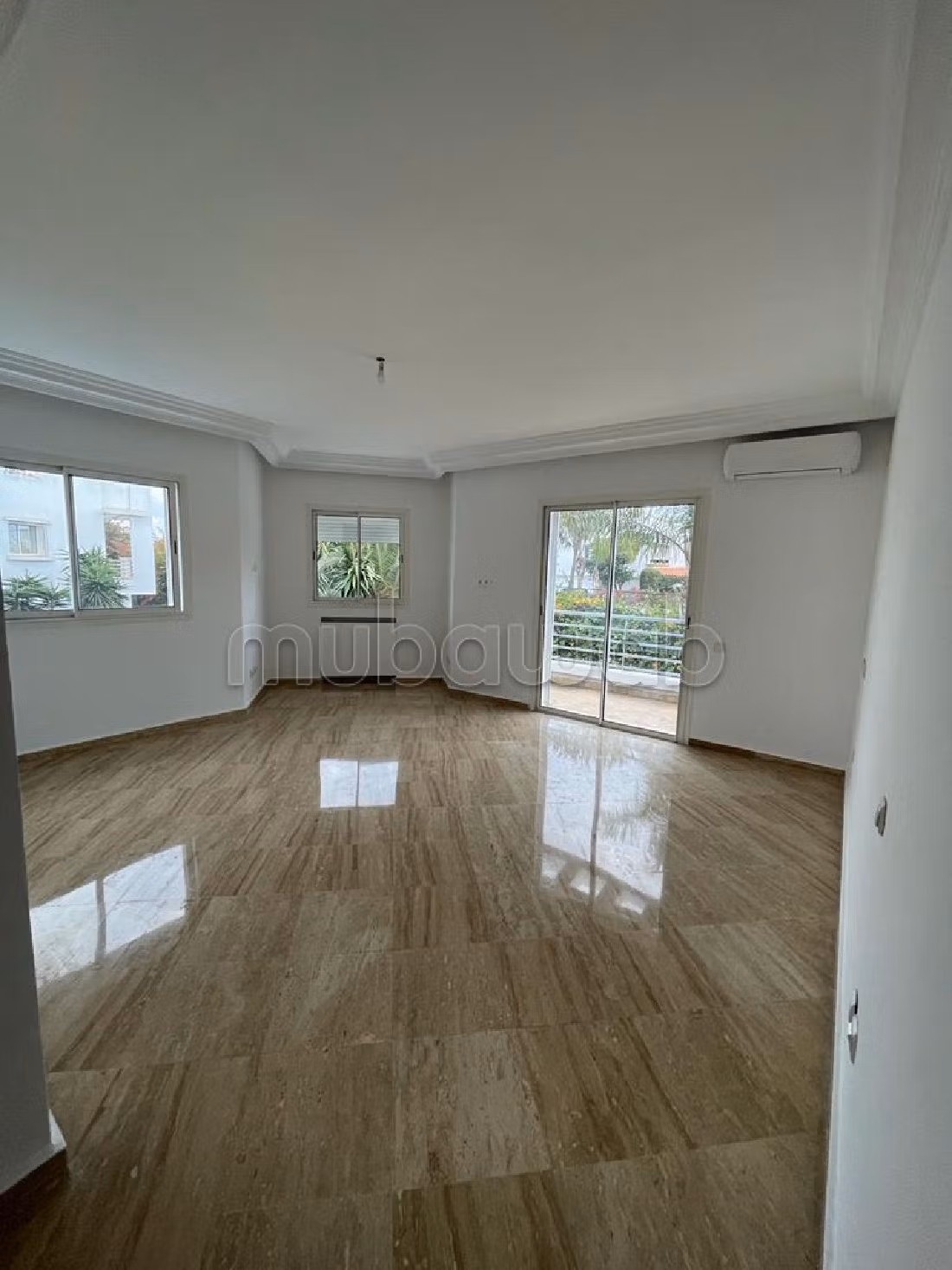Nu huren: villa's en luxe woningen in Ain Diab Extension. Oppervlakte 450 m². Veel comfort met airconditioning en open haard. 