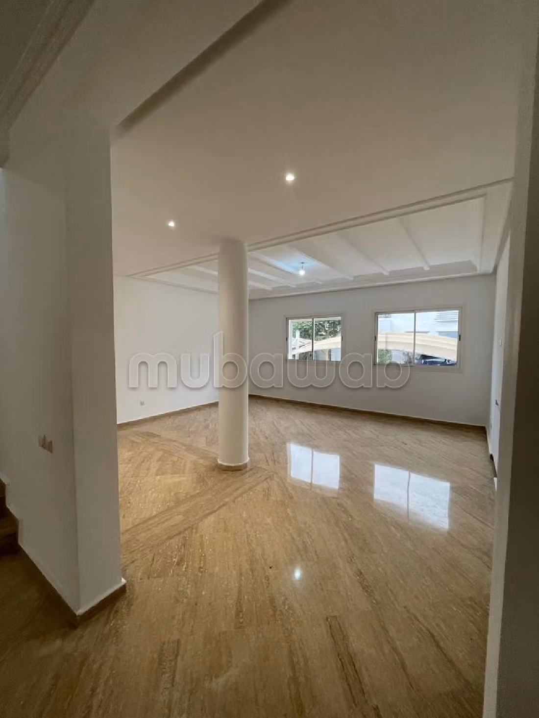 Nu huren: villa's en luxe woningen in Ain Diab Extension. Oppervlakte 450 m². Veel comfort met airconditioning en open haard. 
