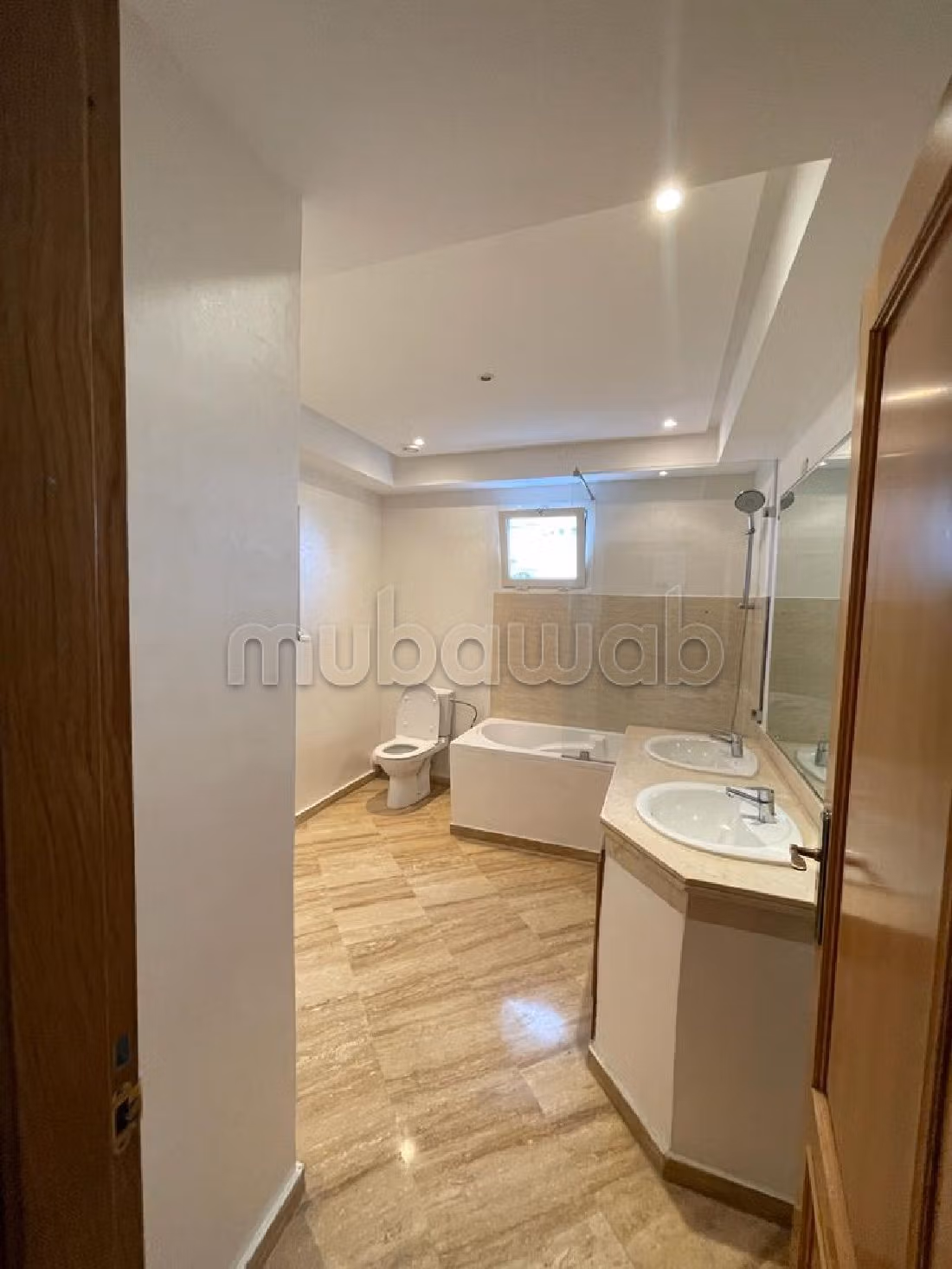 Nu huren: villa's en luxe woningen in Ain Diab Extension. Oppervlakte 450 m². Veel comfort met airconditioning en open haard. 