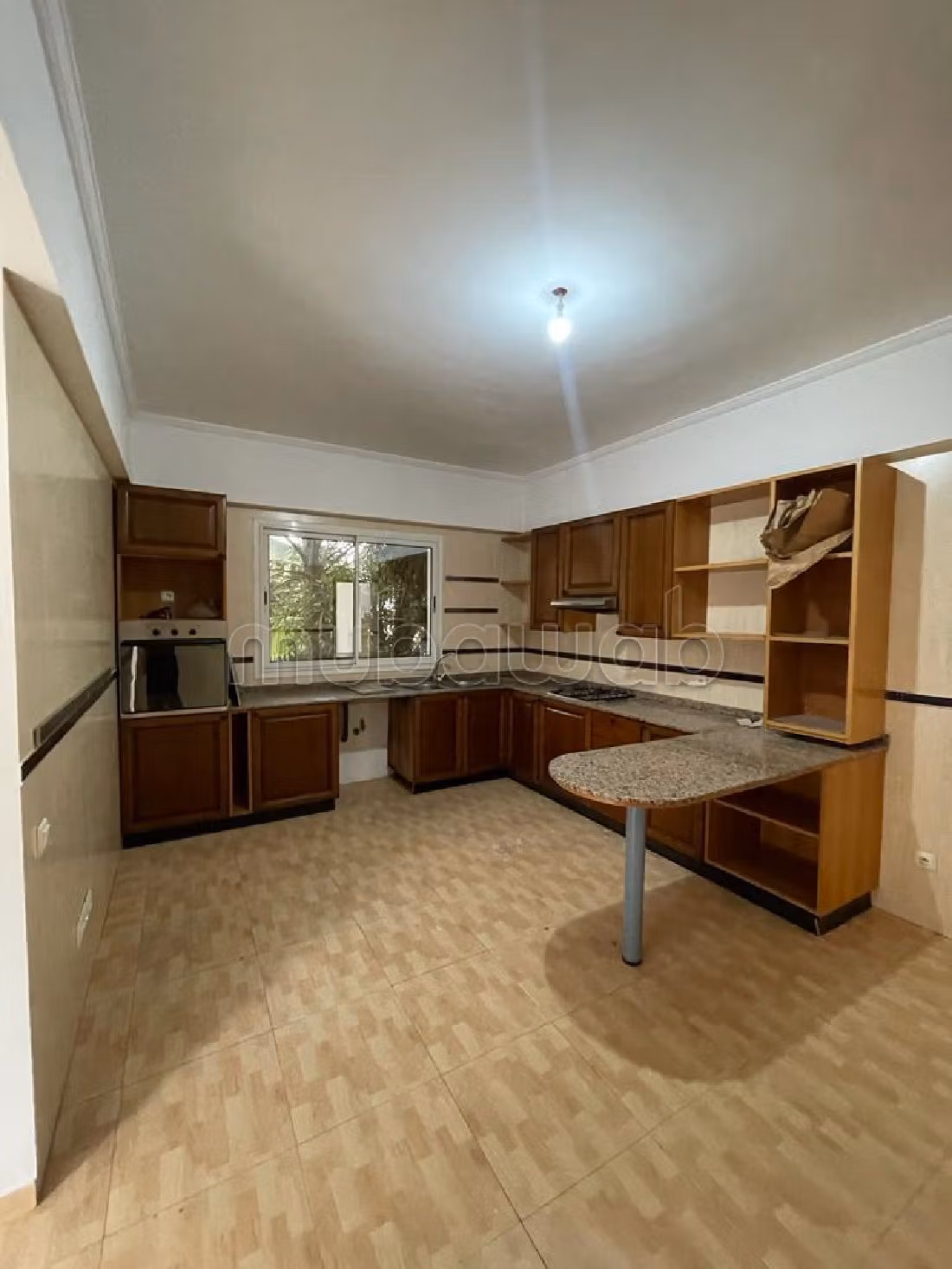 Nu huren: villa's en luxe woningen in Ain Diab Extension. Oppervlakte 450 m². Veel comfort met airconditioning en open haard. 