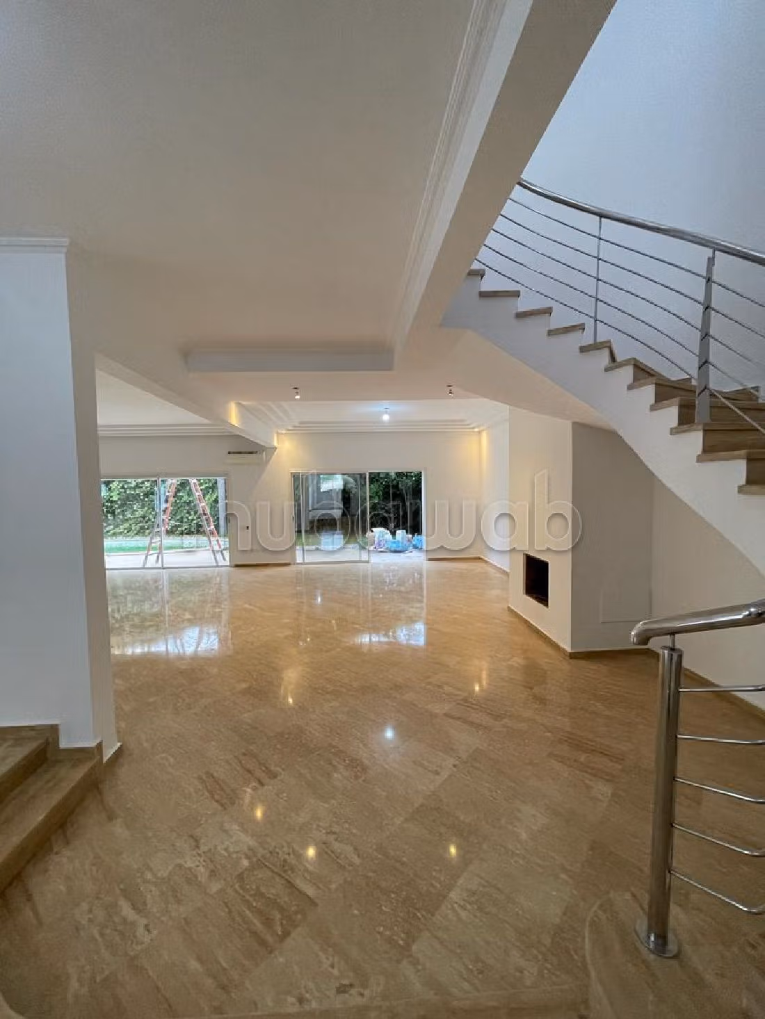 Nu huren: villa's en luxe woningen in Ain Diab Extension. Oppervlakte 450 m². Veel comfort met airconditioning en open haard. 