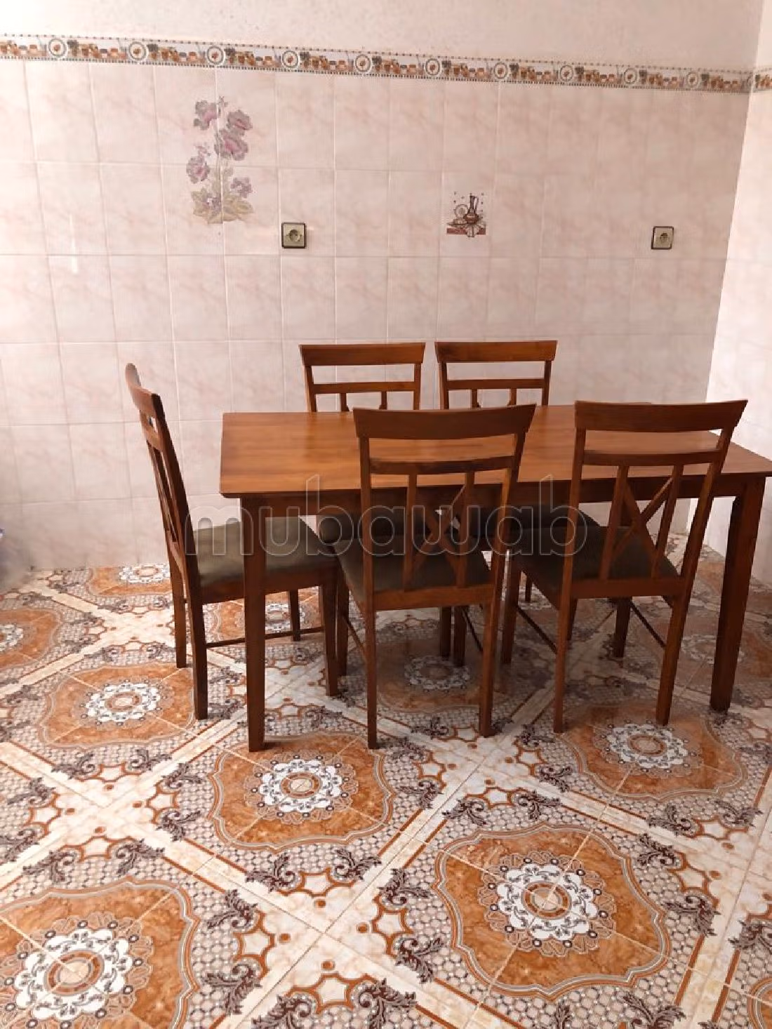 بيع منزل ممتاز ب CGI. 4 غرف. صالة تقليدية ونظام طبق الأقمار الصناعية.