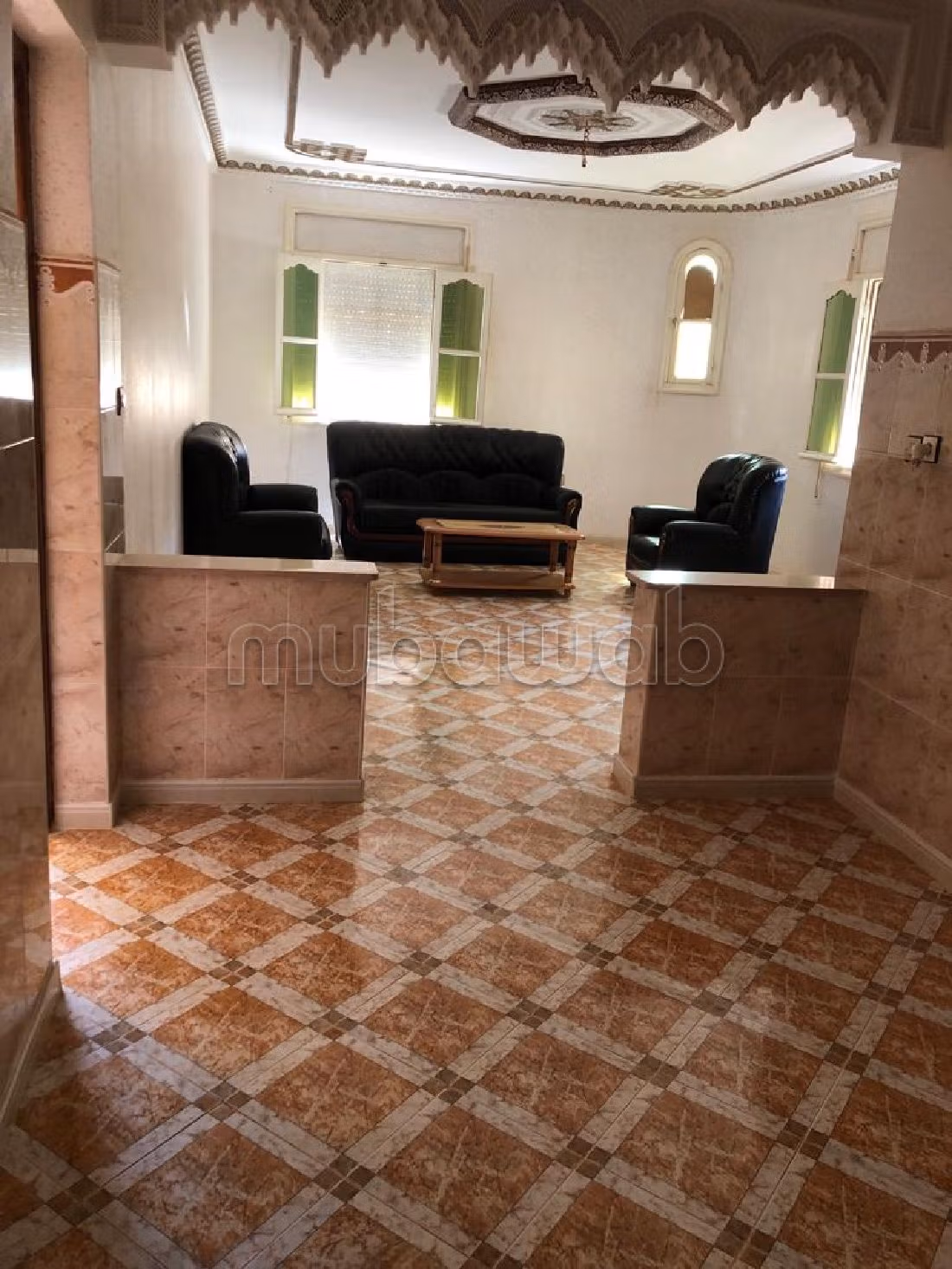 بيع منزل ممتاز ب CGI. 4 غرف. صالة تقليدية ونظام طبق الأقمار الصناعية.