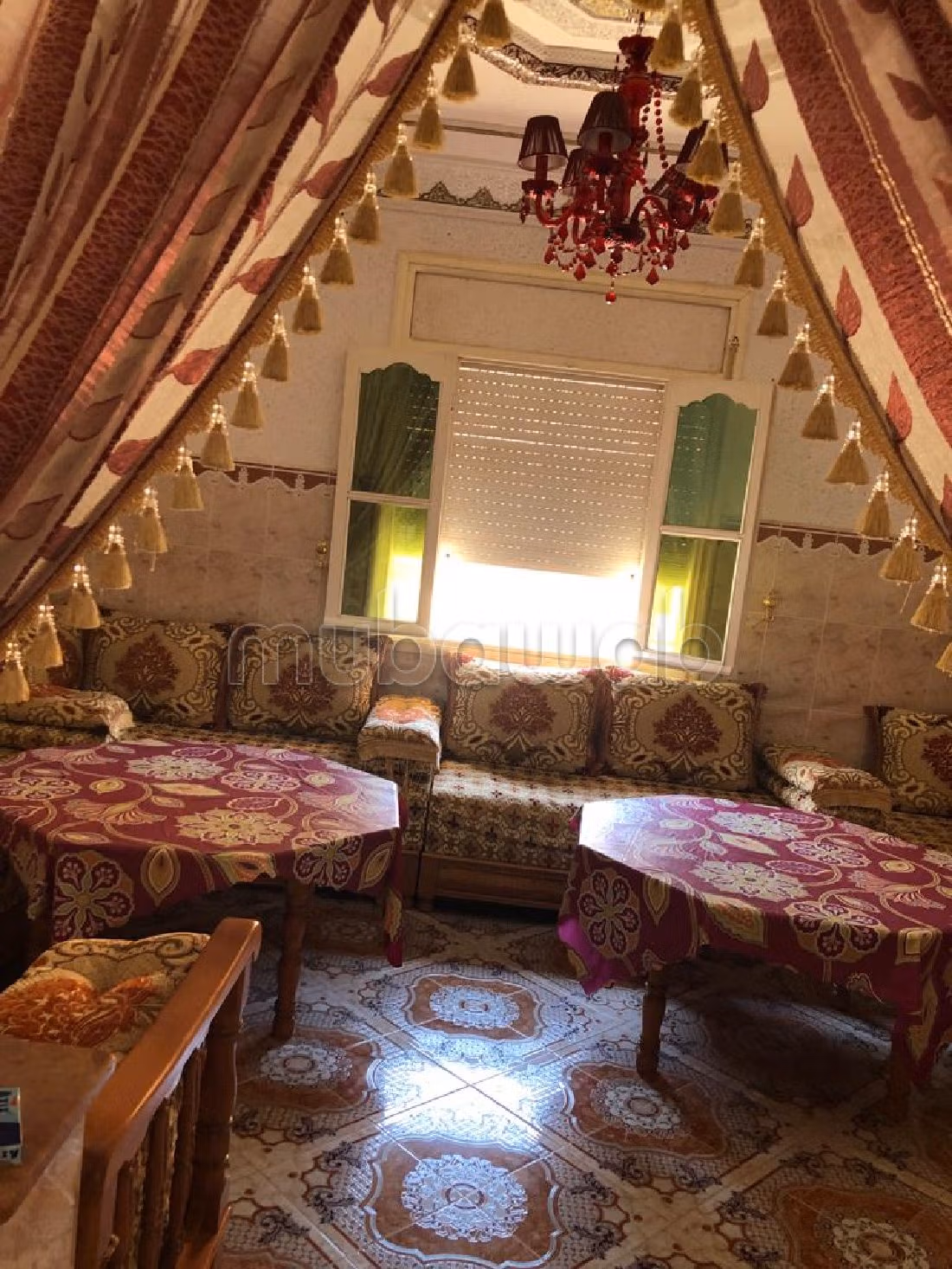 بيع منزل ممتاز ب CGI. 4 غرف. صالة تقليدية ونظام طبق الأقمار الصناعية.