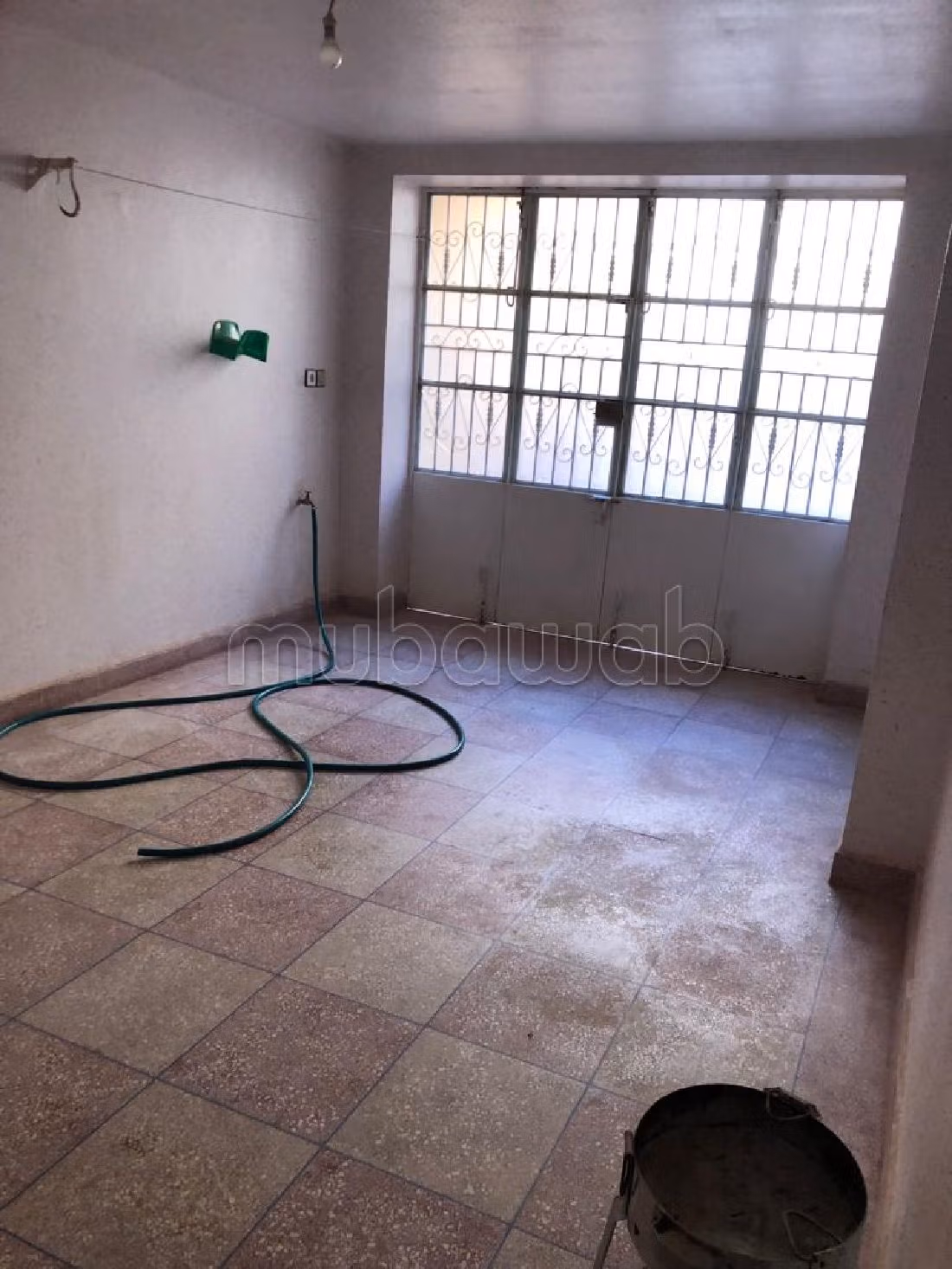 بيع منزل ممتاز ب CGI. 4 غرف. صالة تقليدية ونظام طبق الأقمار الصناعية.