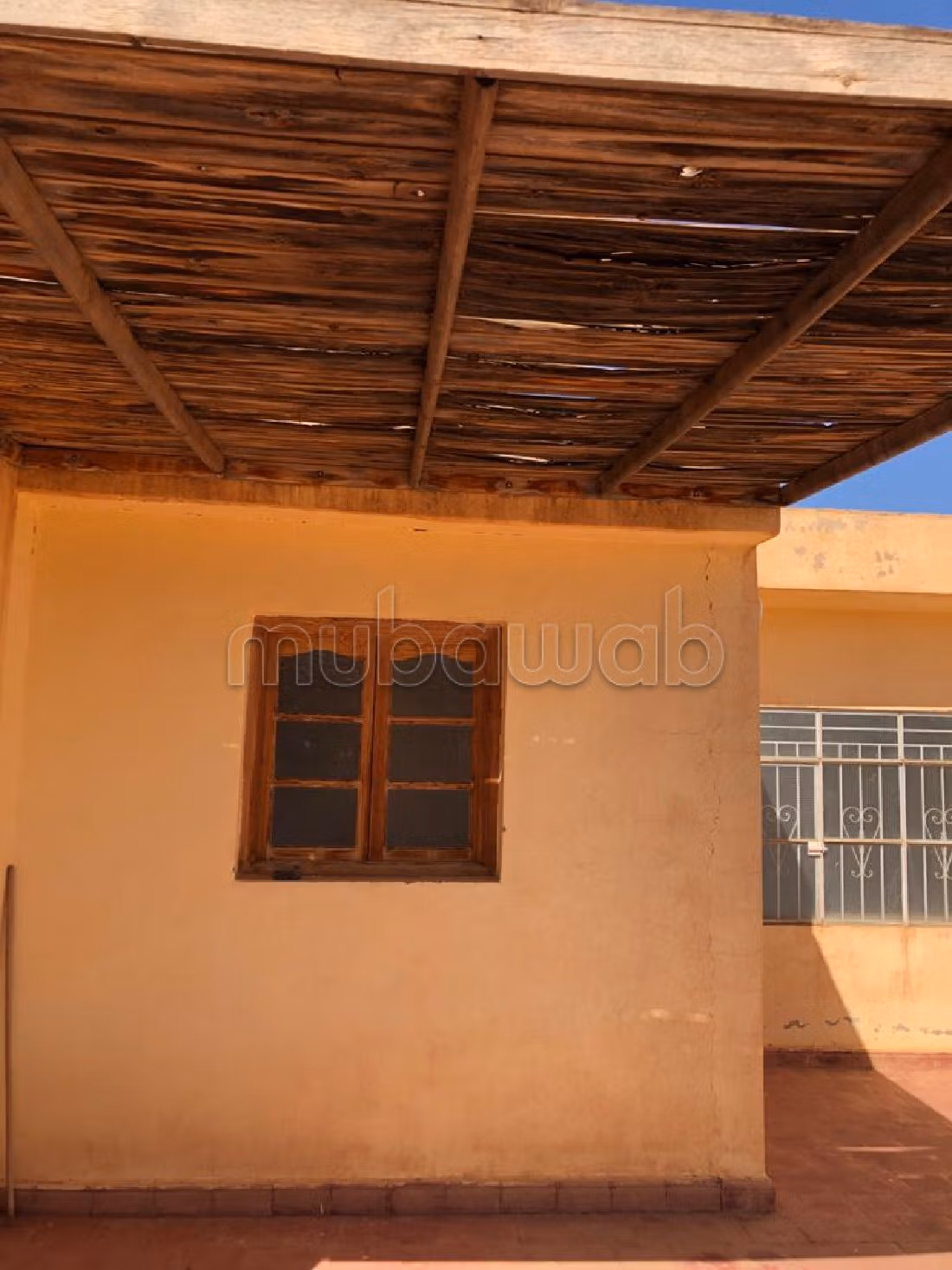 بيع منزل ممتاز ب CGI. 4 غرف. صالة تقليدية ونظام طبق الأقمار الصناعية.