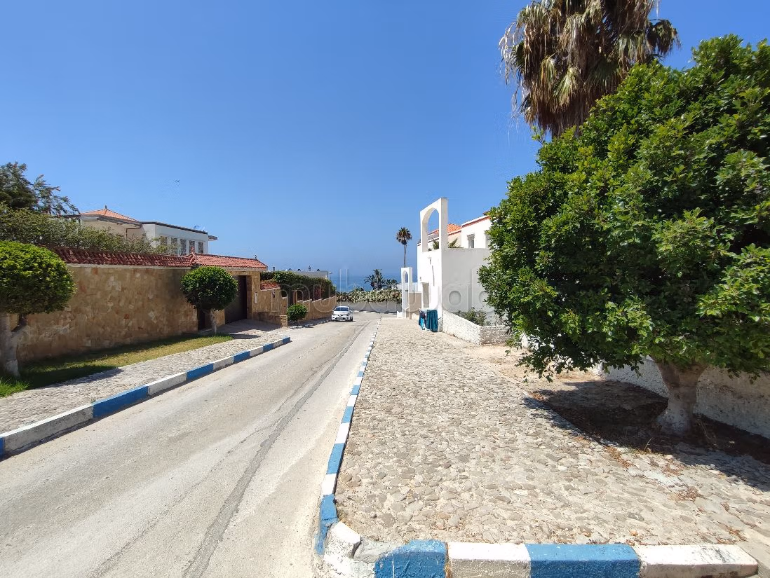 Apartment for rent. 7 large rooms. Furnishings