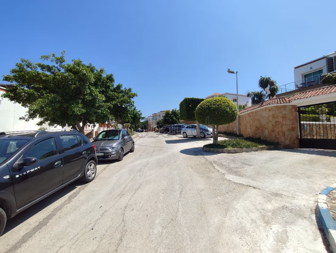 Apartment for rent. 7 large rooms. Furnishings