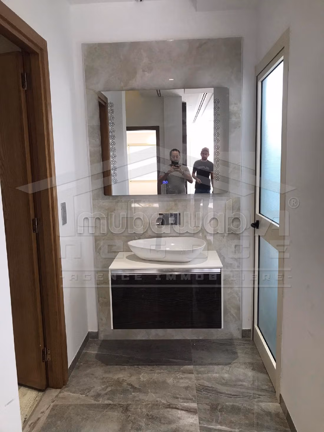 فيلا فخمة للبيع ب سكرة. المساحة 1 م². شرفة ومصعد. 