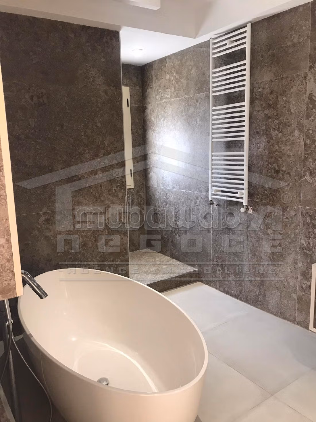 فيلا فخمة للبيع ب سكرة. المساحة 1 م². شرفة ومصعد. 