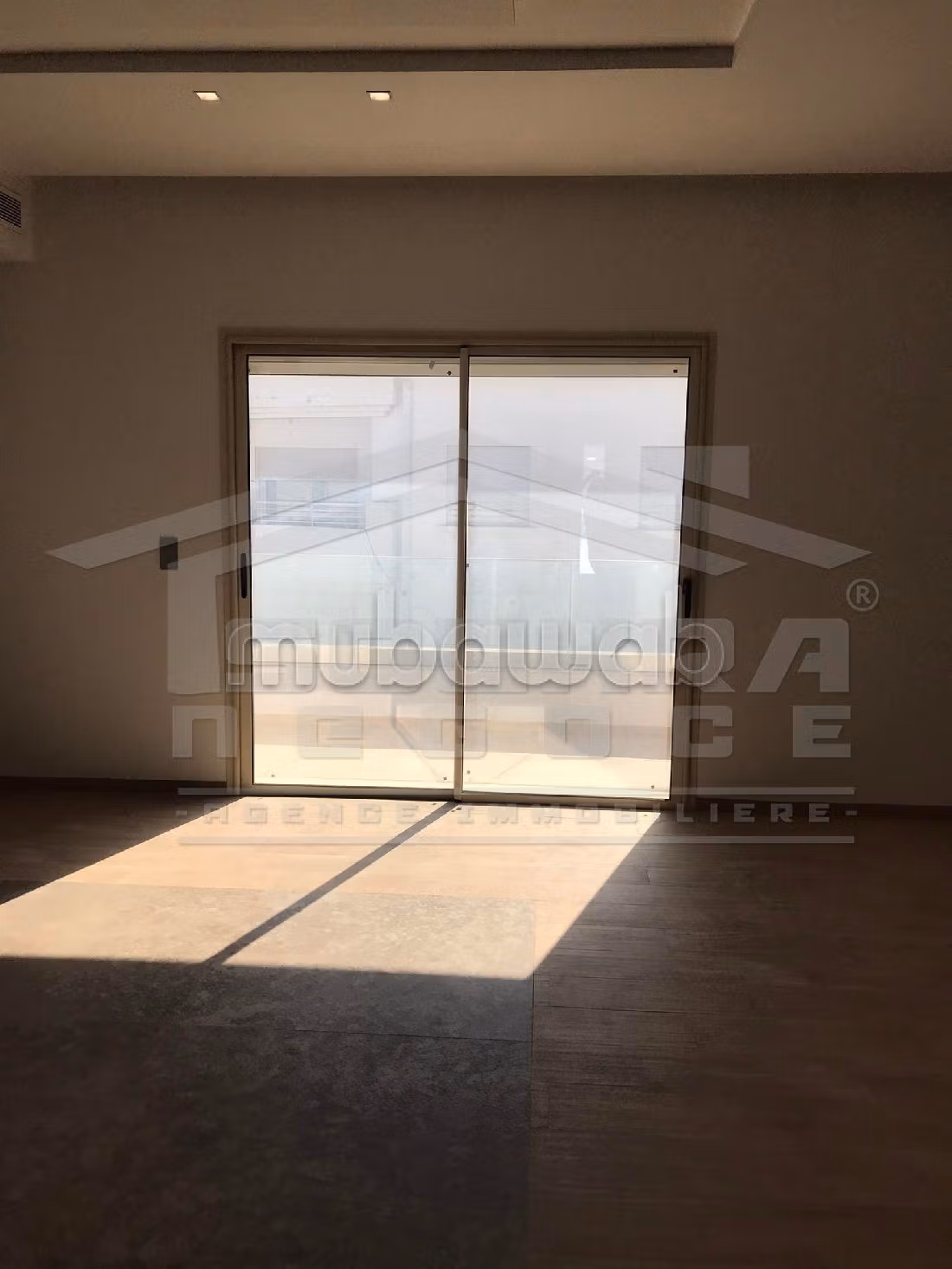 فيلا فخمة للبيع ب سكرة. المساحة 1 م². شرفة ومصعد. 