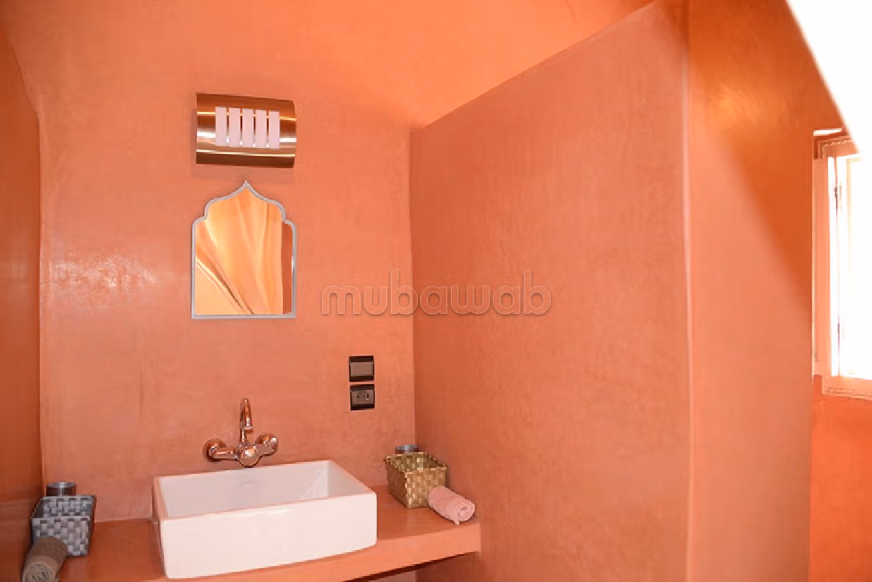 Vendita di uno splendido riad a Assarag. 9 ampi locali. Salotto tradizionale marocchino. 