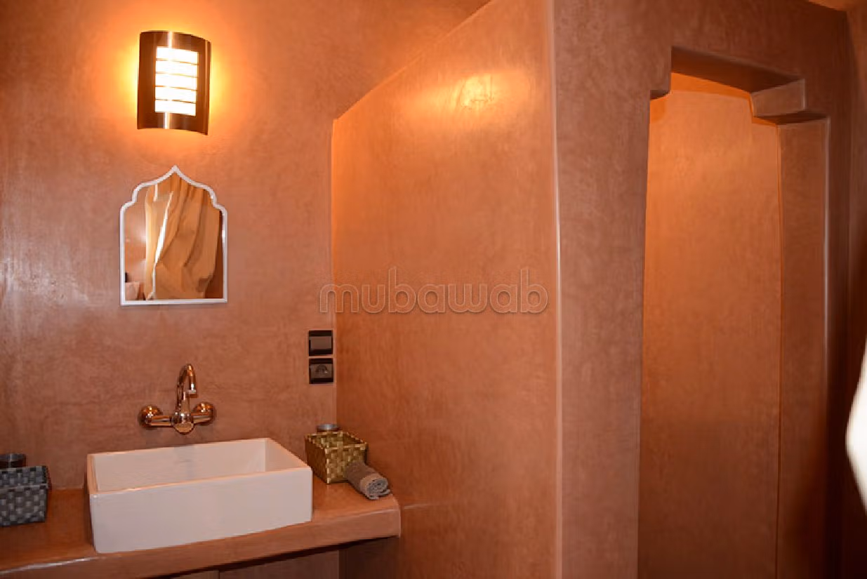 Vendita di uno splendido riad a Assarag. 9 ampi locali. Salotto tradizionale marocchino. 