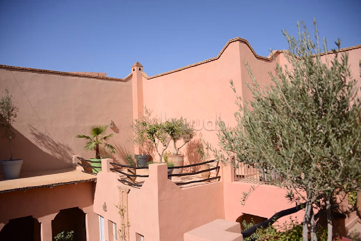 Vendita di uno splendido riad a Assarag. 9 ampi locali. Salotto tradizionale marocchino. 