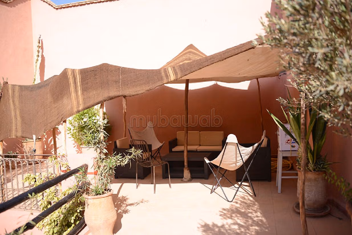 Vendita di uno splendido riad a Assarag. 9 ampi locali. Salotto tradizionale marocchino. 