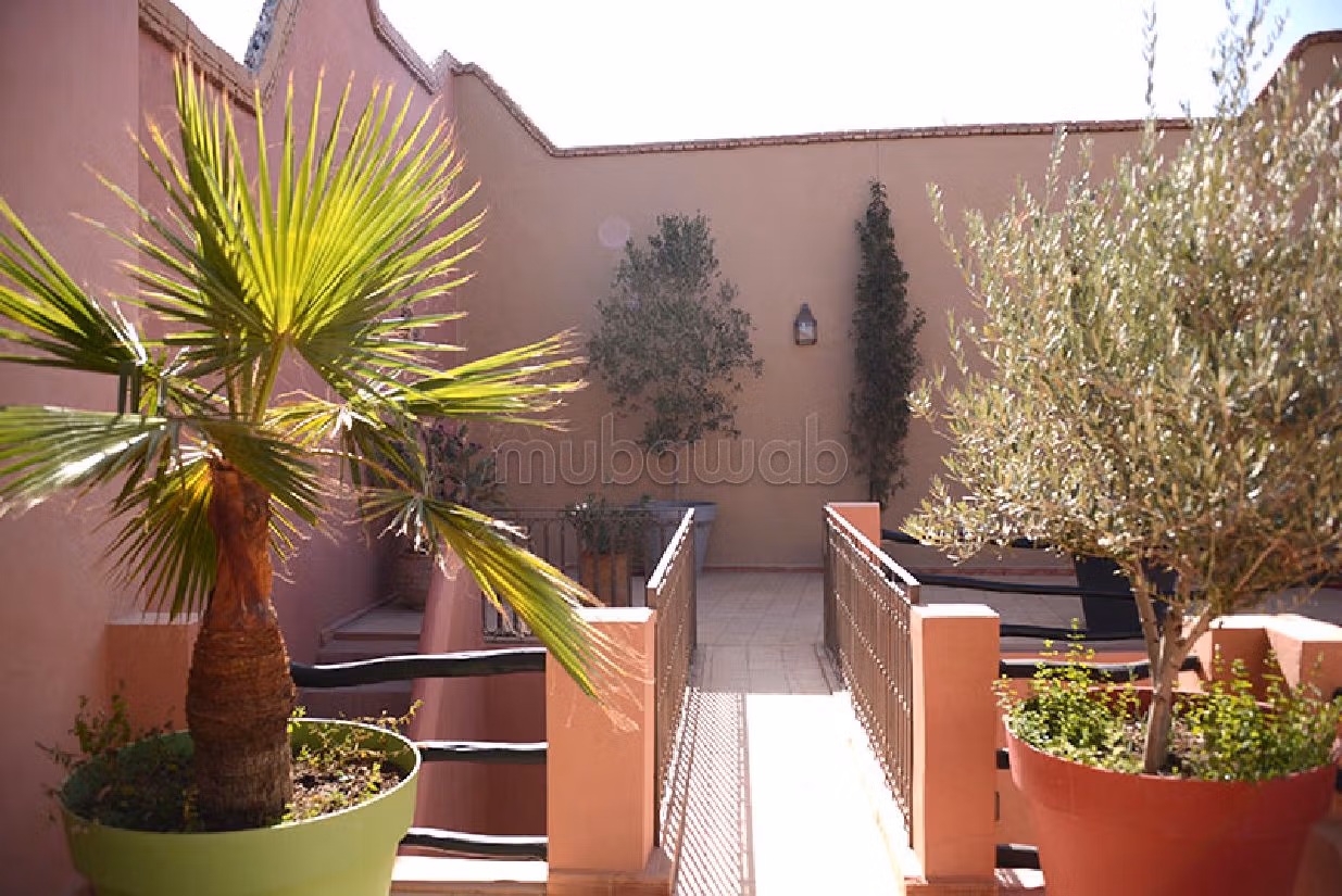 Vendita di uno splendido riad a Assarag. 9 ampi locali. Salotto tradizionale marocchino. 