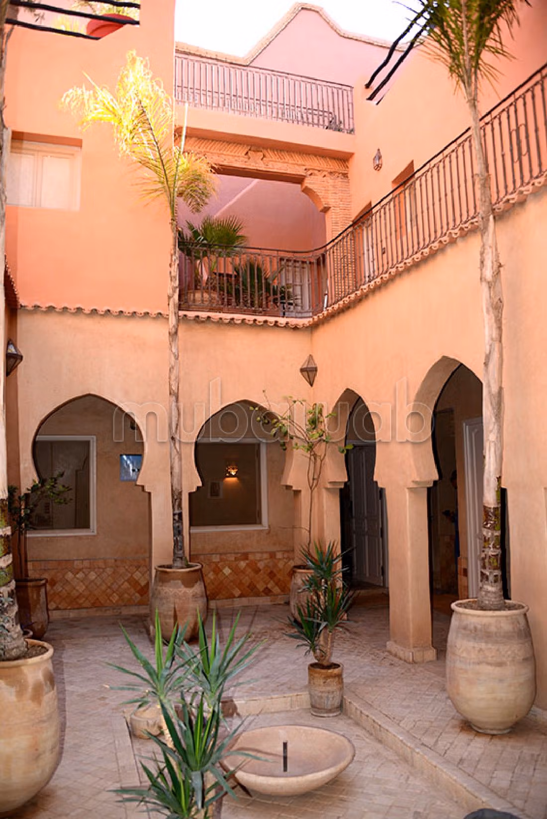 Vendita di uno splendido riad a Assarag. 9 ampi locali. Salotto tradizionale marocchino. 