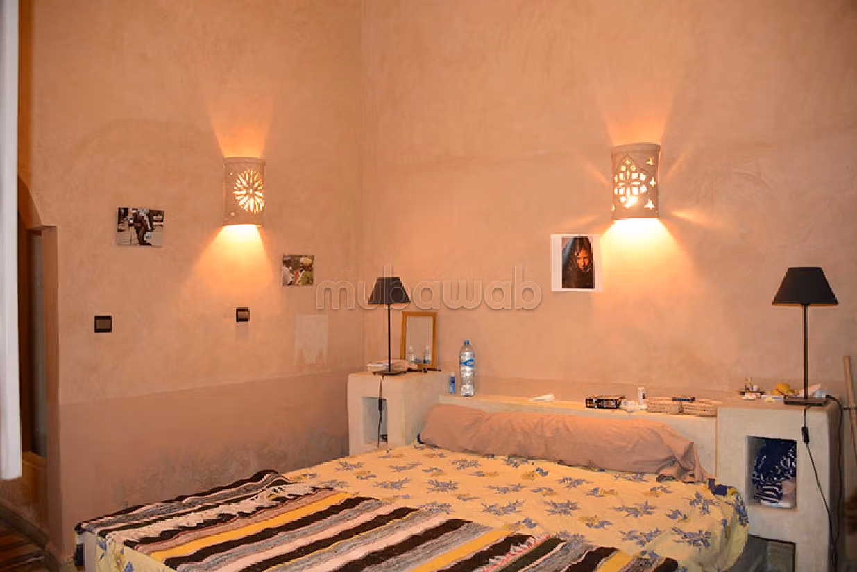 Vendita di uno splendido riad a Assarag. 9 ampi locali. Salotto tradizionale marocchino. 