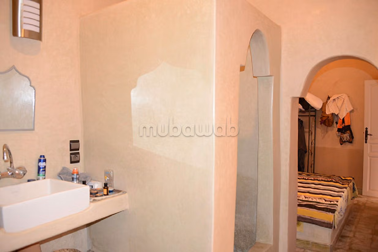 Vendita di uno splendido riad a Assarag. 9 ampi locali. Salotto tradizionale marocchino. 
