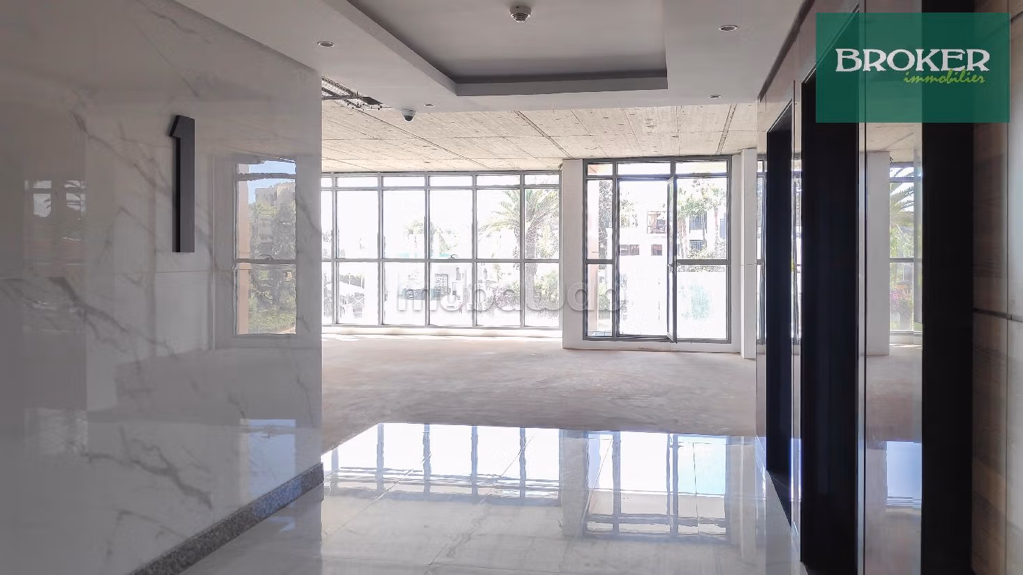 Offices for rent in Riviera. Total area 400 m². caretaker and air conditioning. 