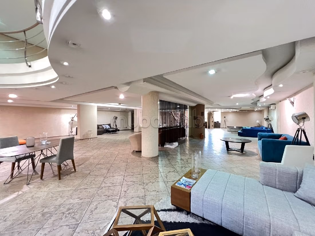 Te huur: commercieel vastgoed in Racine. Totale oppervlakte 625 m². Centrale verwarming en beveiligde deur.