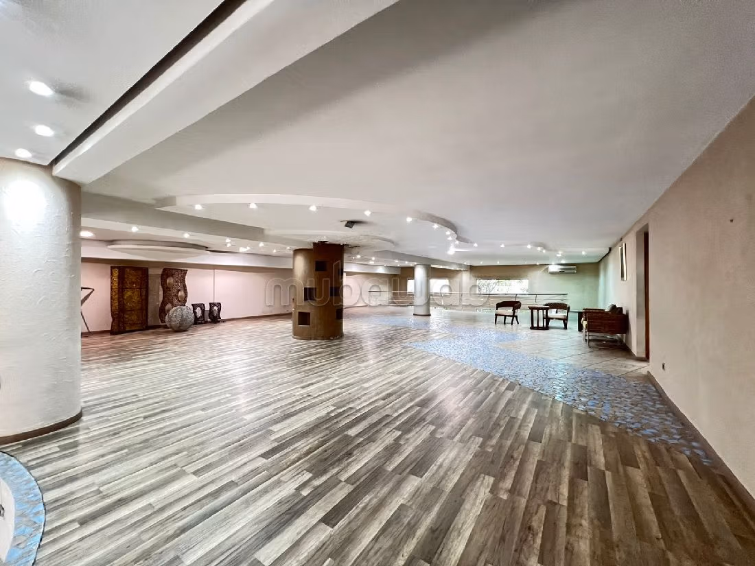 Te huur: commercieel vastgoed in Racine. Totale oppervlakte 625 m². Centrale verwarming en beveiligde deur.