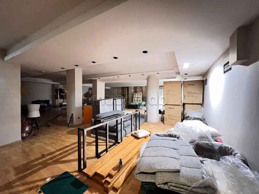 Te huur: commercieel vastgoed in Racine. Totale oppervlakte 625 m². Centrale verwarming en beveiligde deur.