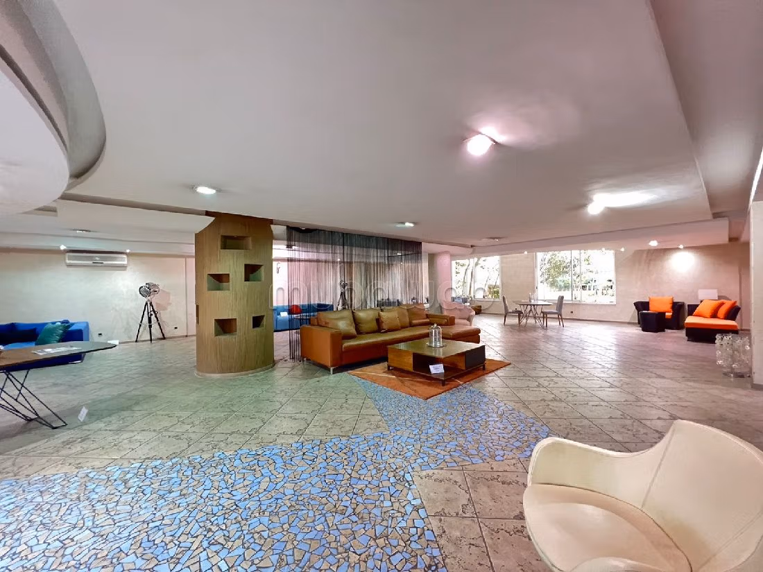 Te huur: commercieel vastgoed in Racine. Totale oppervlakte 625 m². Centrale verwarming en beveiligde deur.