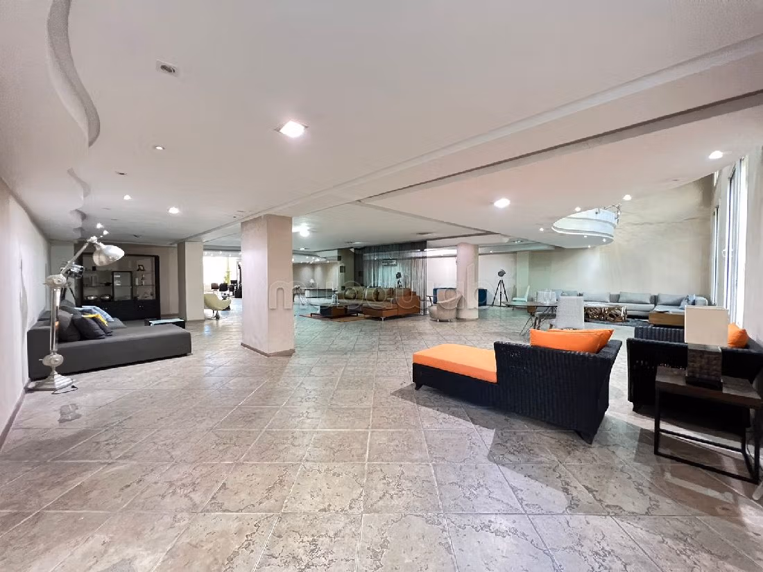 Te huur: commercieel vastgoed in Racine. Totale oppervlakte 625 m². Centrale verwarming en beveiligde deur.