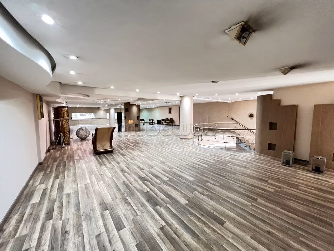 Te huur: commercieel vastgoed in Racine. Totale oppervlakte 625 m². Centrale verwarming en beveiligde deur.