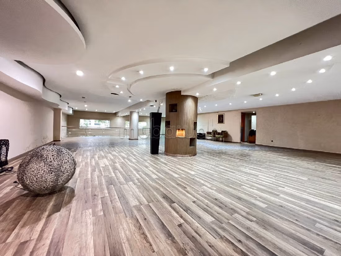 Te huur: commercieel vastgoed in Racine. Totale oppervlakte 625 m². Centrale verwarming en beveiligde deur.