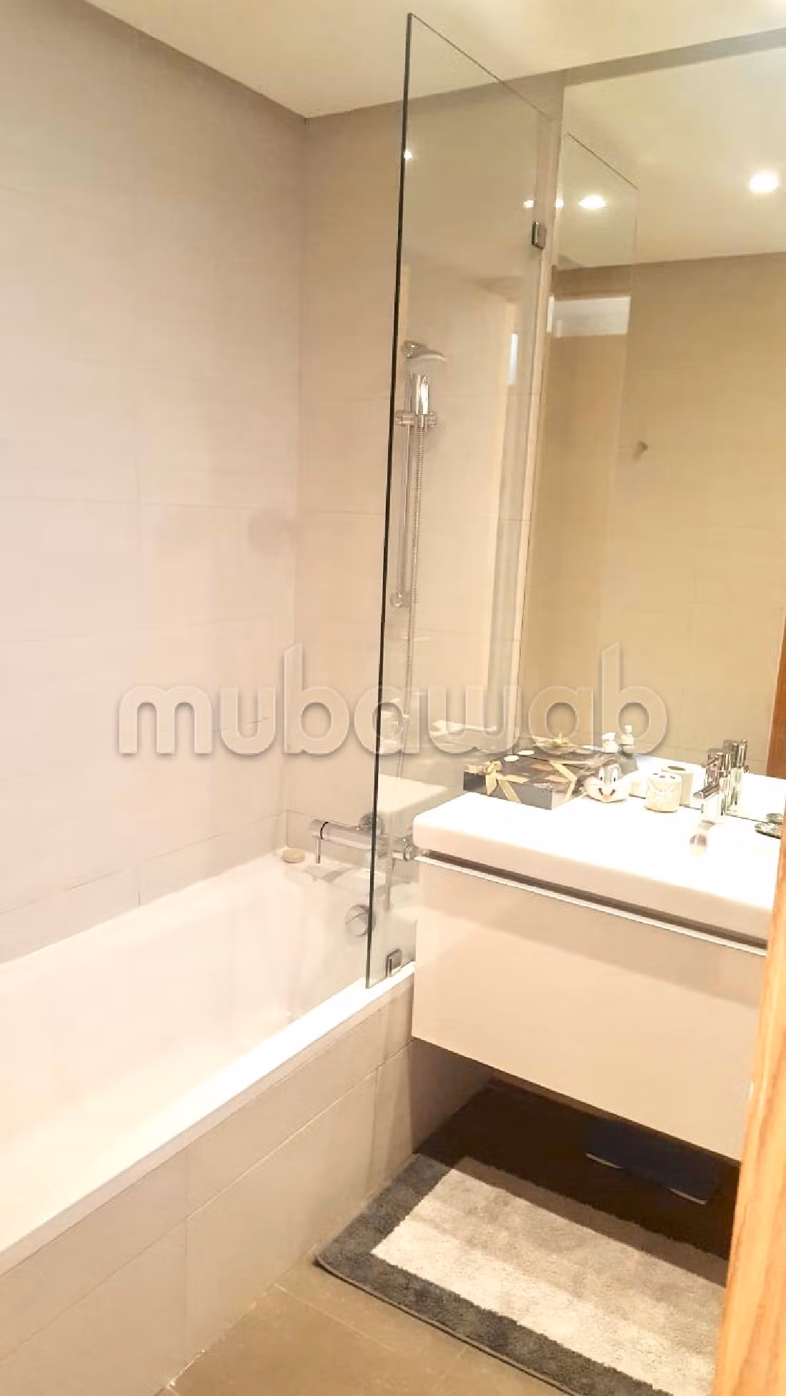 شقة جميلة للكراء بعين الذياب. 3 قطع. مفروشة. 