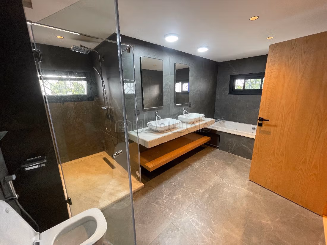 Location villa de haut standing à Souissi