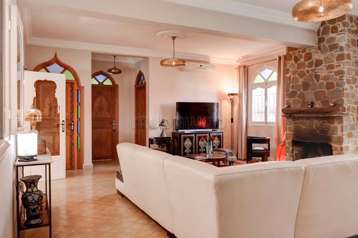 Luxury villa for sale. 6 large living areas. Working fireplace, Residence with swimming pool. 