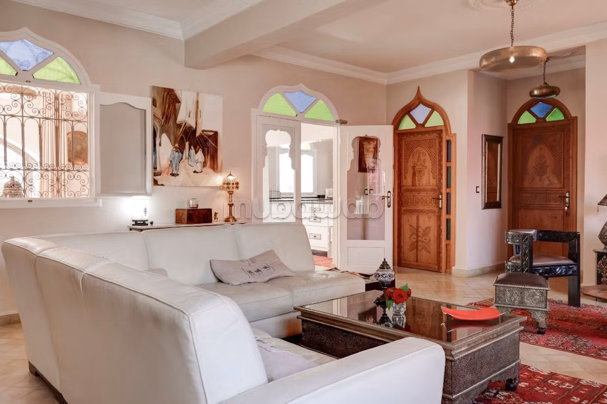 Luxury villa for sale. 6 large living areas. Working fireplace, Residence with swimming pool. 